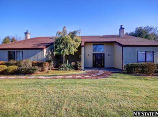 10 Talon Way, Dix Hills, NY 11746
