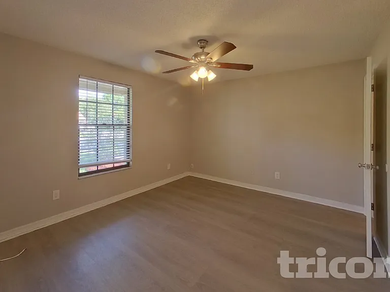 1715 Farm Way — Photo 5