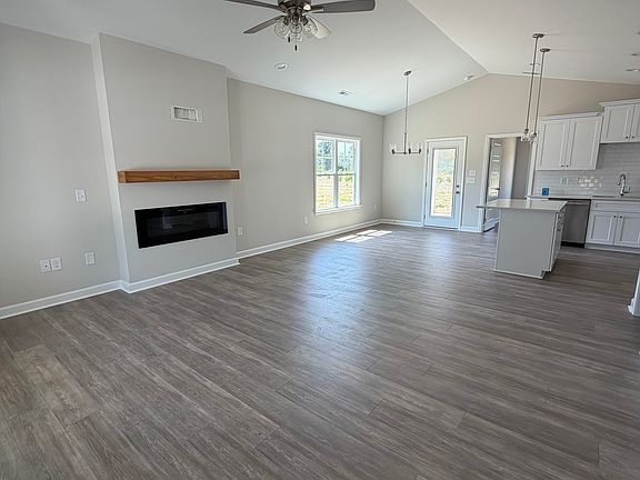 3rd image of 403 Creeks Edge Dr