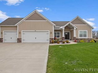 581 Settlement Ln, Zeeland, MI 49464