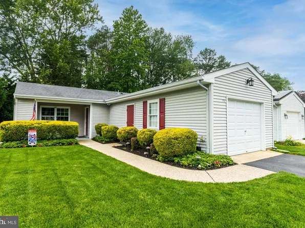 73 Huntington Dr, Southampton, NJ 08088