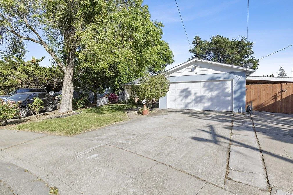 3957 Duke Ct photo 1