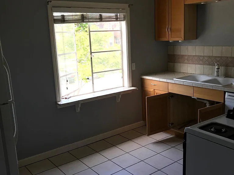 2401 E St #F — Photo 9