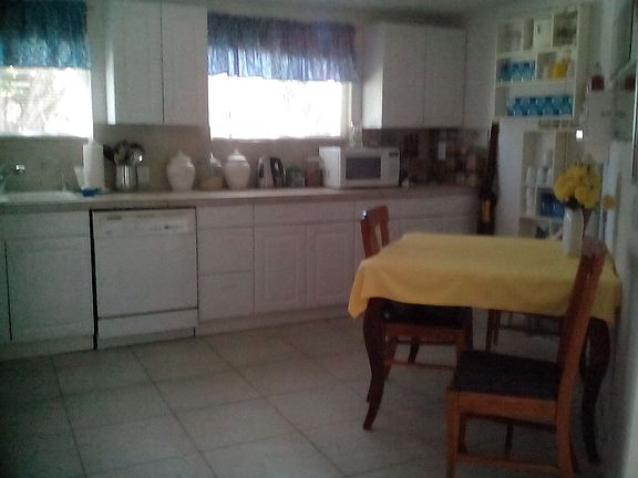 spacious kitchen 