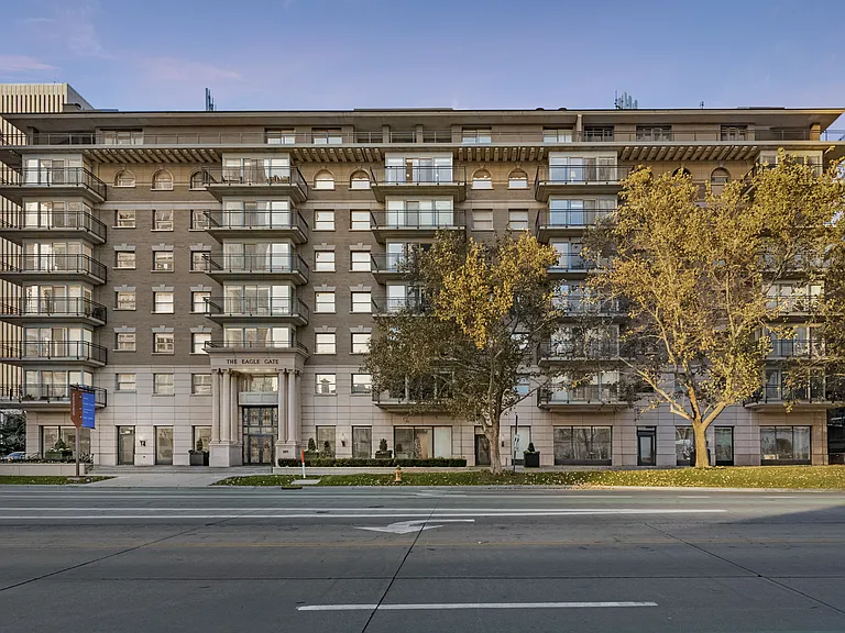 Eagle Gate Apartments — Photo 45