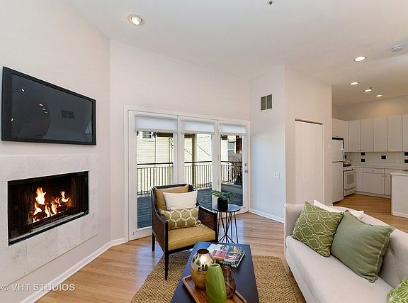 3rd image of 2243 N Greenview Ave APT C