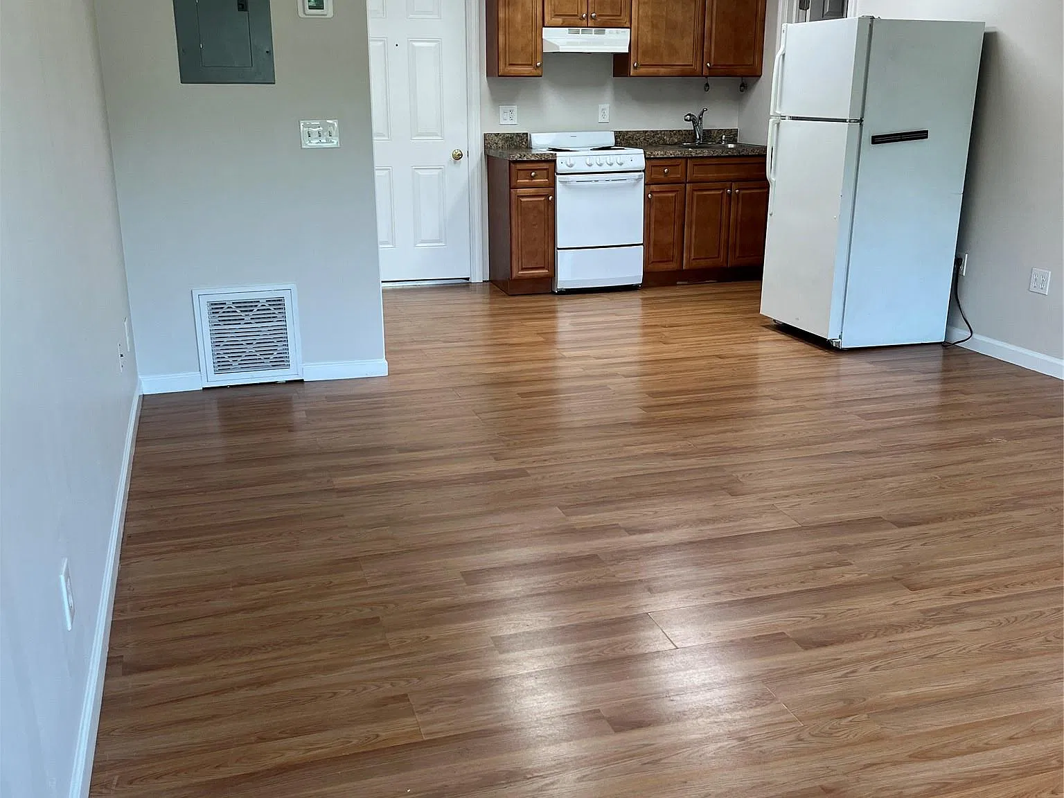 Studio, 1.0 bath, 500 sqft, $1,600 — Photo 3