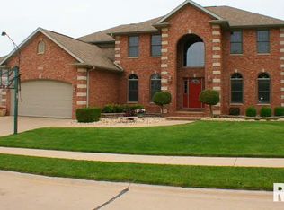 2126 Scenic Ridge Rdg, De Witt, IA 52742