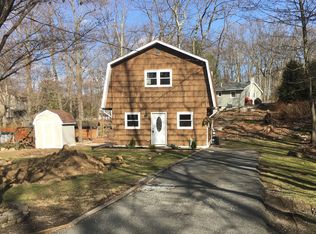 15 Michigan Trl, Hopatcong, NJ 07843