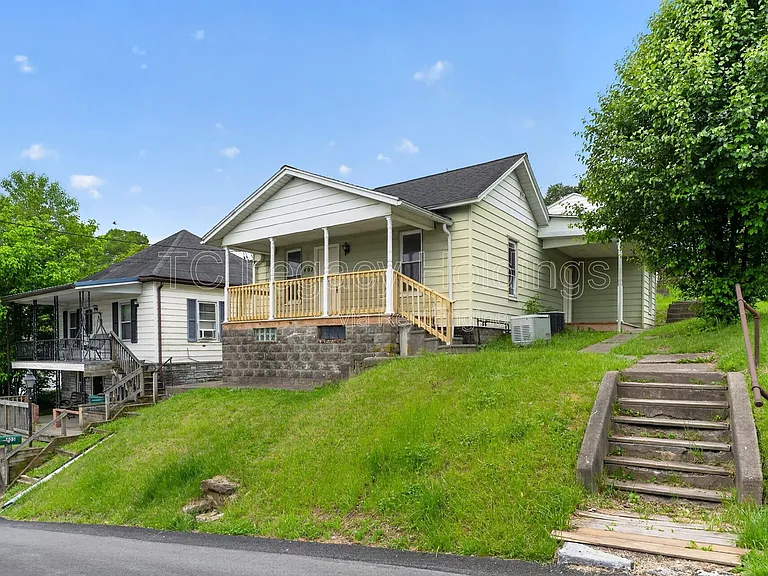 407 Simpson Ave — Photo 2