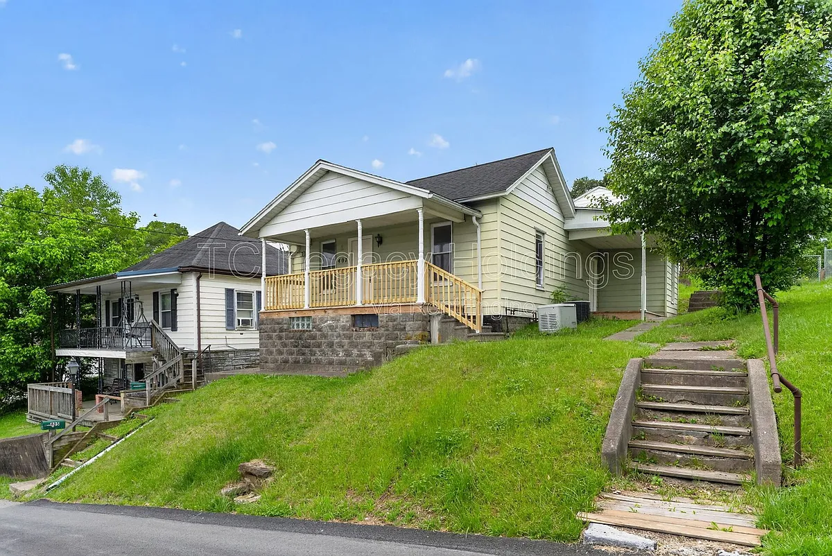 Building Photo - 407 Simpson Ave