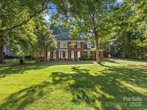 3230 Providence Hills Dr, Matthews, NC 28105
