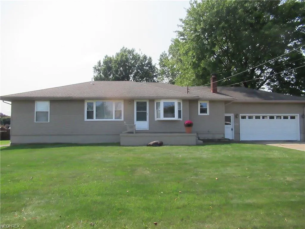 376 Como Ave photo 1