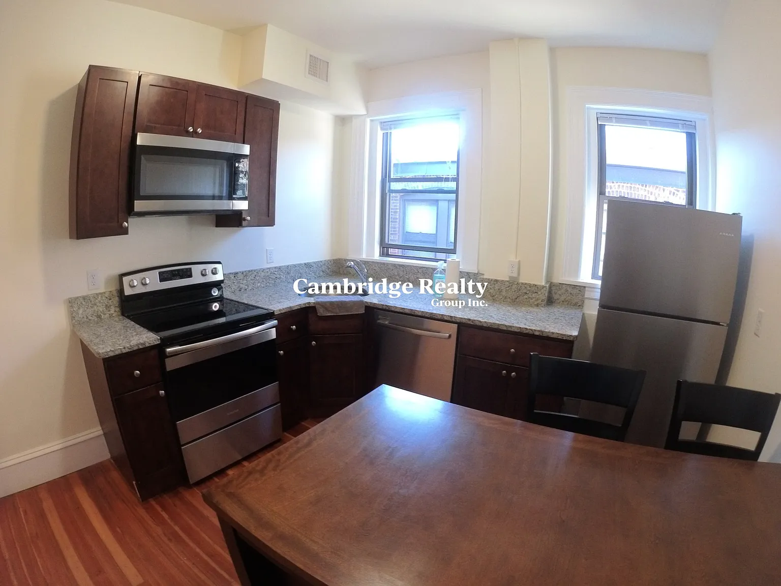 2 bed, 1.0 bath, $3,200 — Photo 3