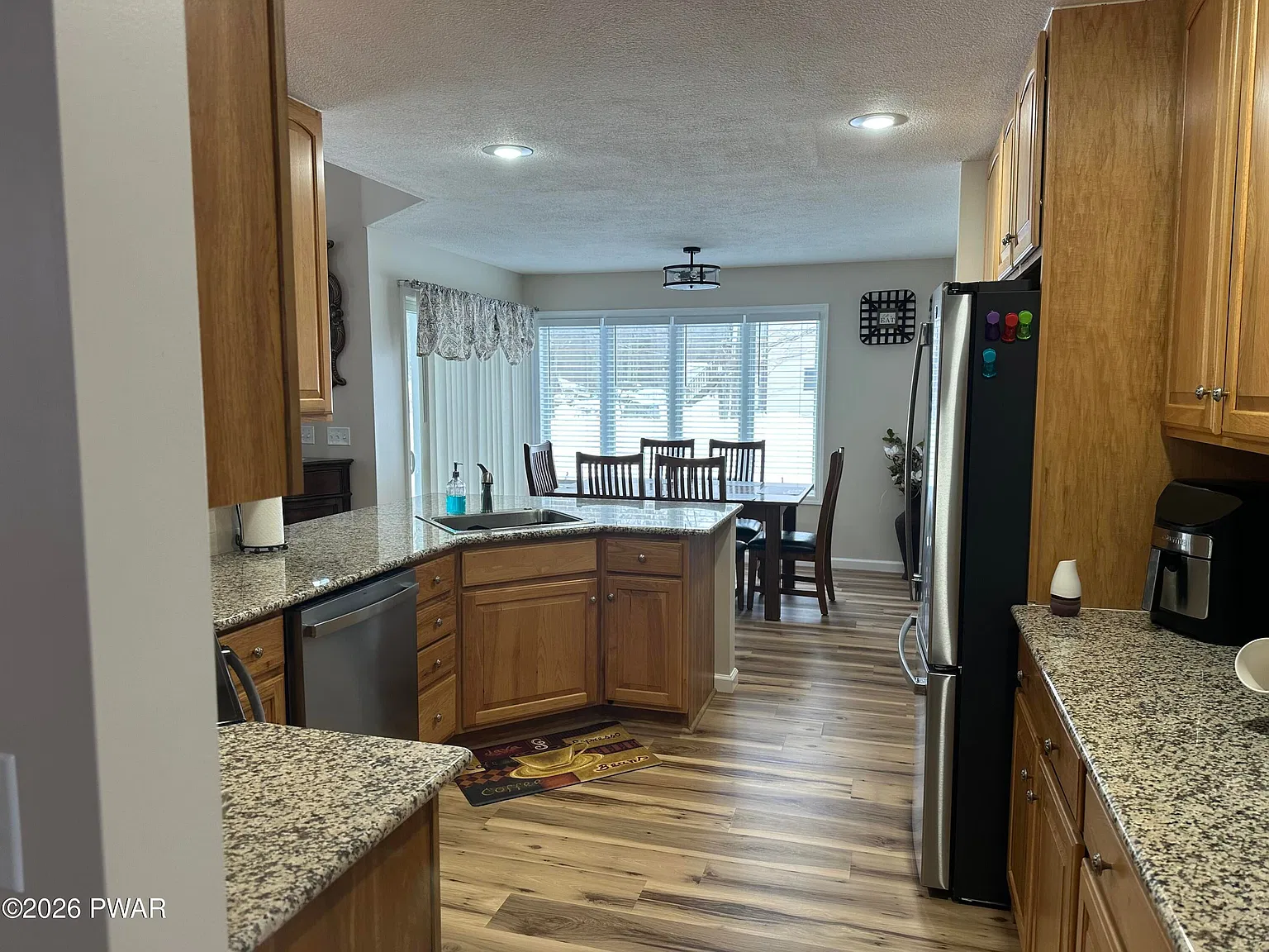 3 bed, 1691 sqft, $4,400 — Photo 4