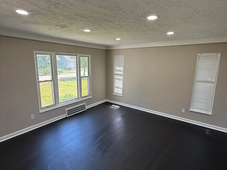 3928 Strandhill Rd — Photo 4