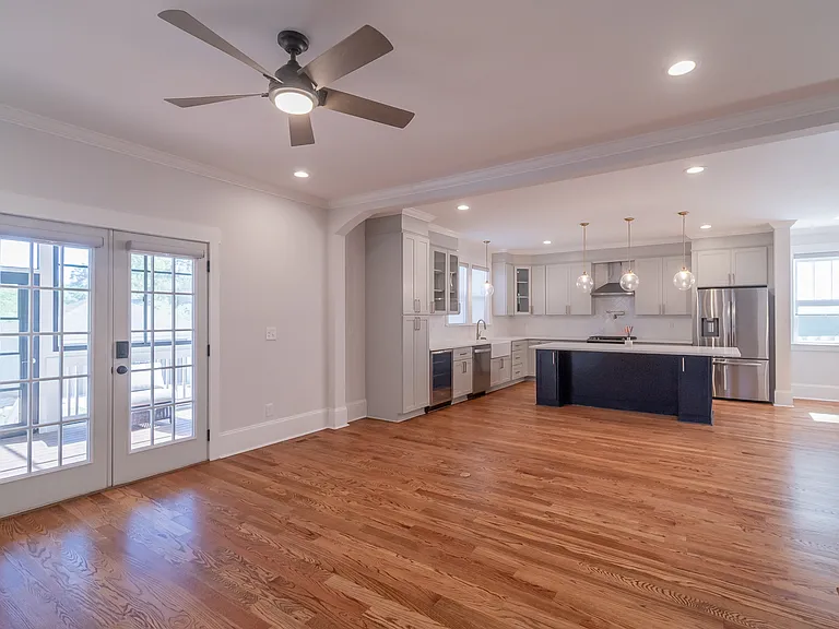 1005 State St — Photo 18