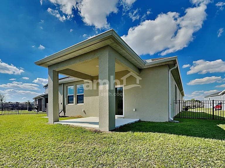 1049 Walden Pond Dr — Photo 17