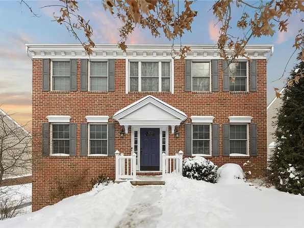 1086 Woodlawn Dr N, Canonsburg, PA 15317