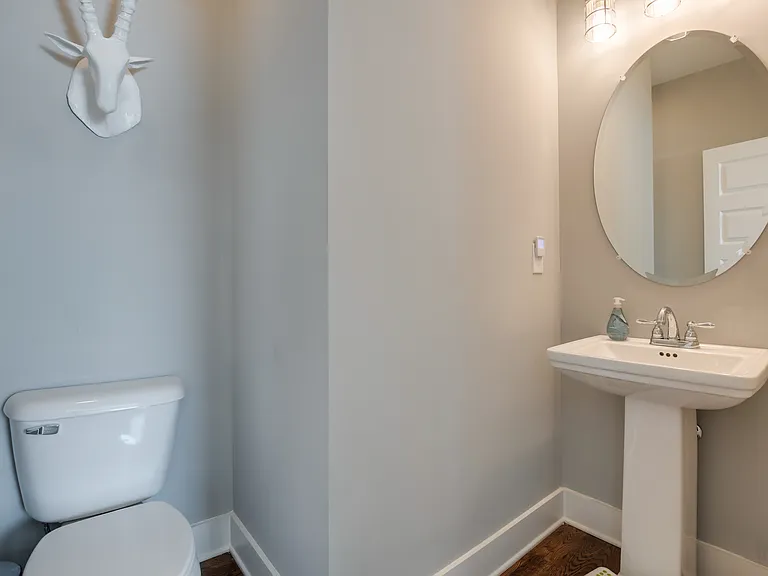 508 Morton Ave — Photo 24