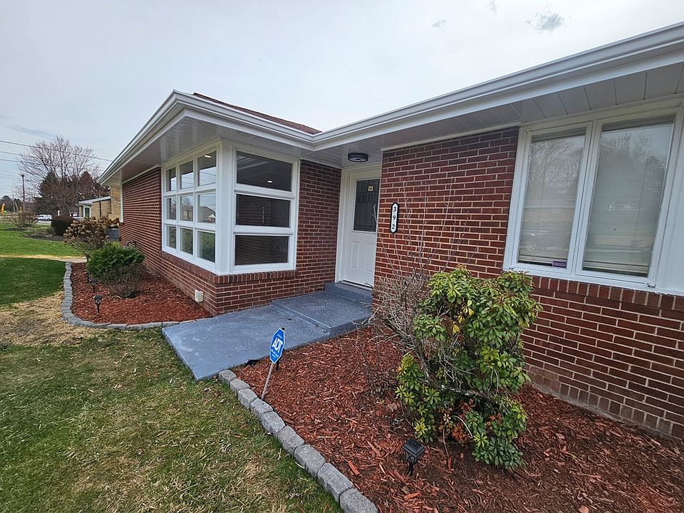 1st image of 392 Center Grange Rd