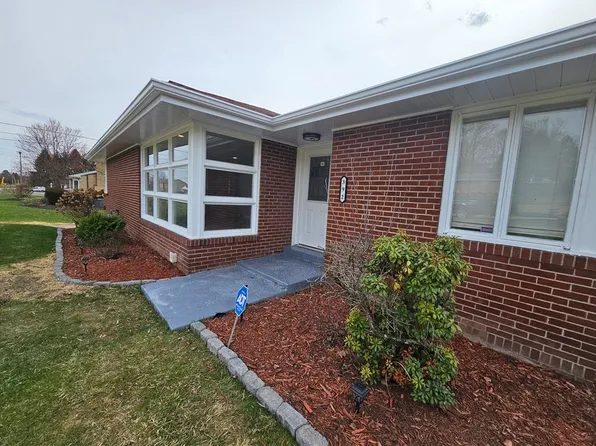 392 Center Grange Rd, Monaca, PA 15061