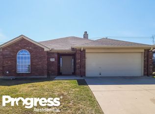 9301 Rhea Ct, White Settlement, TX 76108