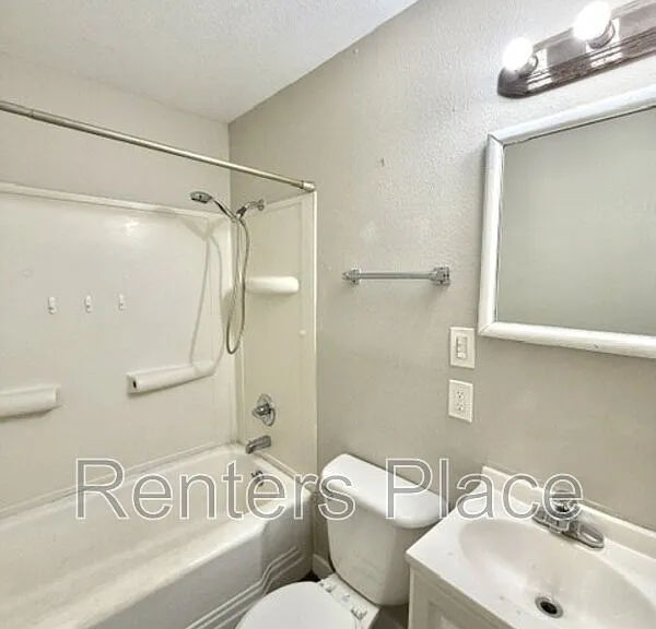 200 E 6th St — Photo 8