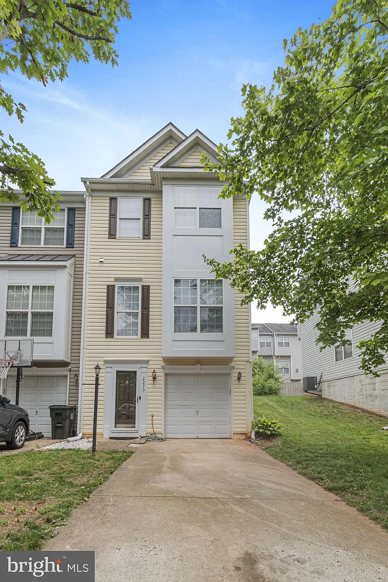 2273 Forsythia Dr photo 1