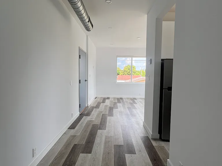 1814 SW 22nd Ave #8 — Photo 9