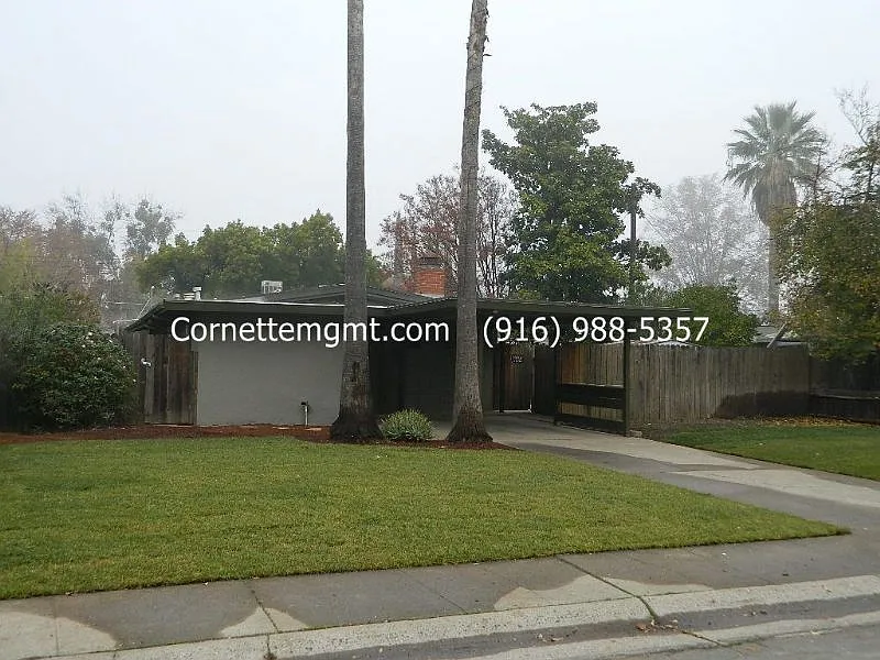 2471 27th Ave photo 1