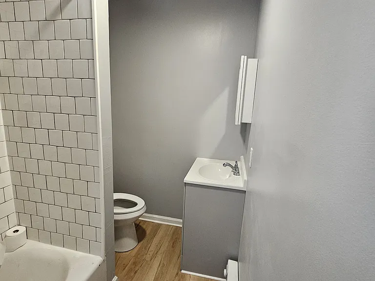607 W 7th St #1 — Photo 8