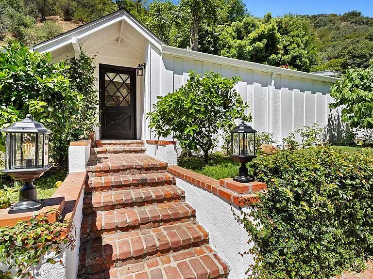 3933 Mandeville Canyon Rd — Photo 1