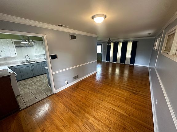 5th image of 32 Charjean Dr