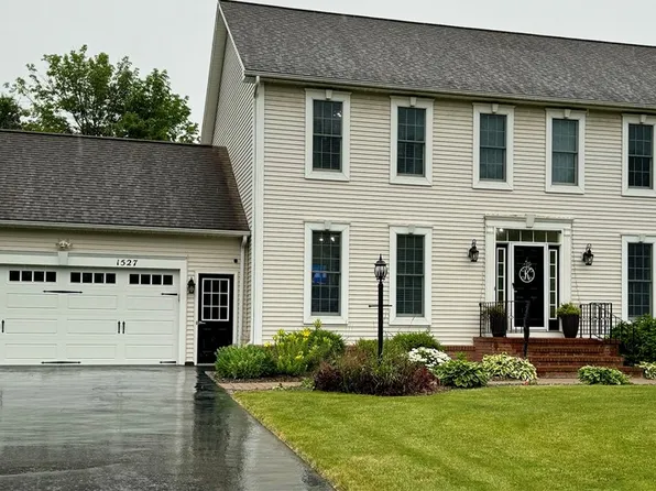 1527 Fieldcrest Dr, Webster, NY 14580
