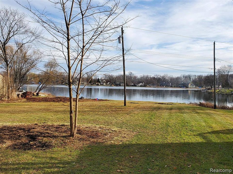 2nd image of 2921 School Lake Dr