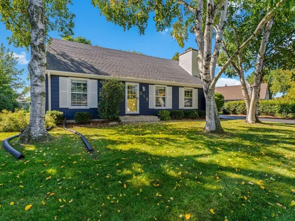 515 West Manor CIRCLE, Bayside, WI 53217
