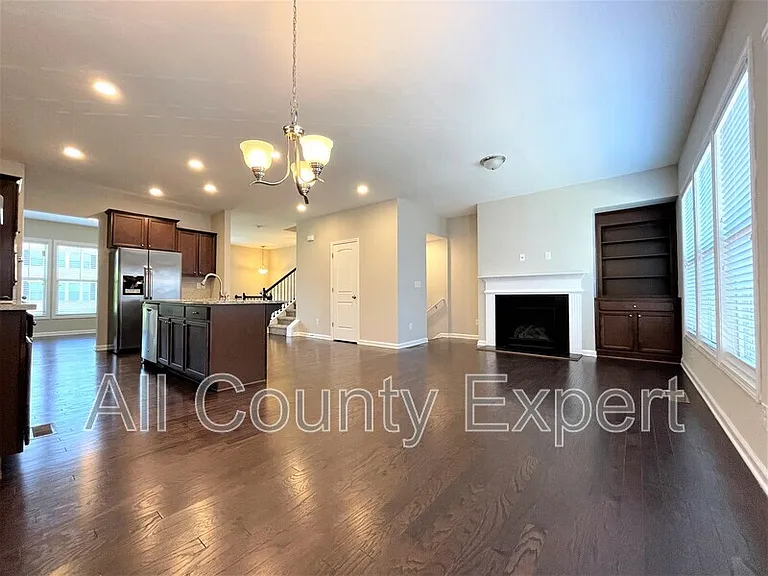 912 Rose Way — Photo 13