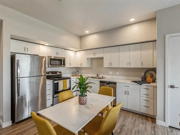 Parq Crossing Apartments — Photo 2
