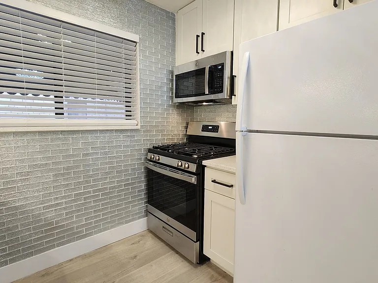 6266 Nottingham Avenue — Photo 2