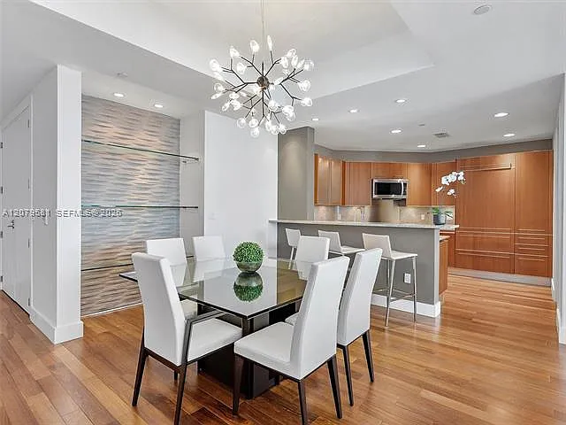 2627 S Bayshore Dr — Photo 2