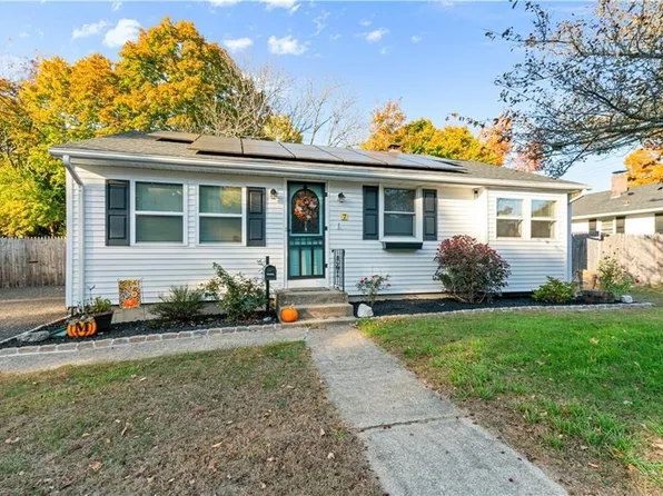 7 Eileen Dr, West Warwick, RI 02893