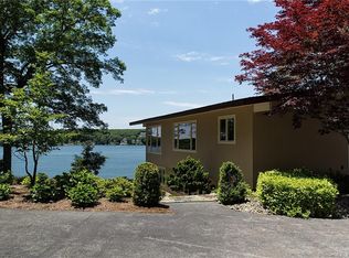 194 Niantic River Rd, Waterford, CT 06385