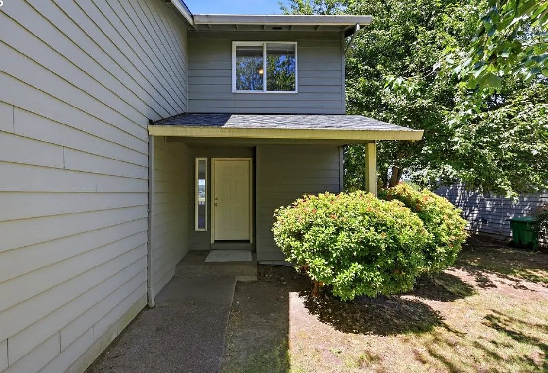 3 bed, 1.5 bath, 1193 sqft, $2,400 — Photo 3