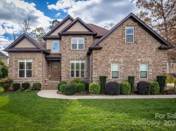 691 Players Ridge Rd, Hickory, NC 28601