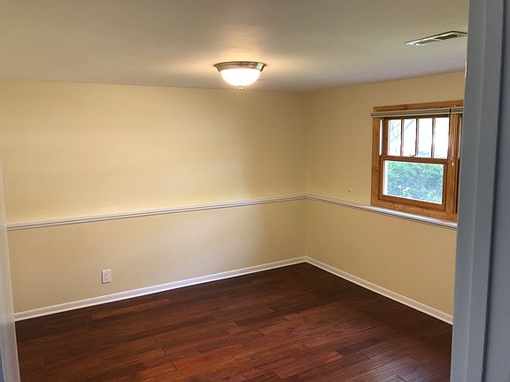 5th image of 825 Merrill Ln