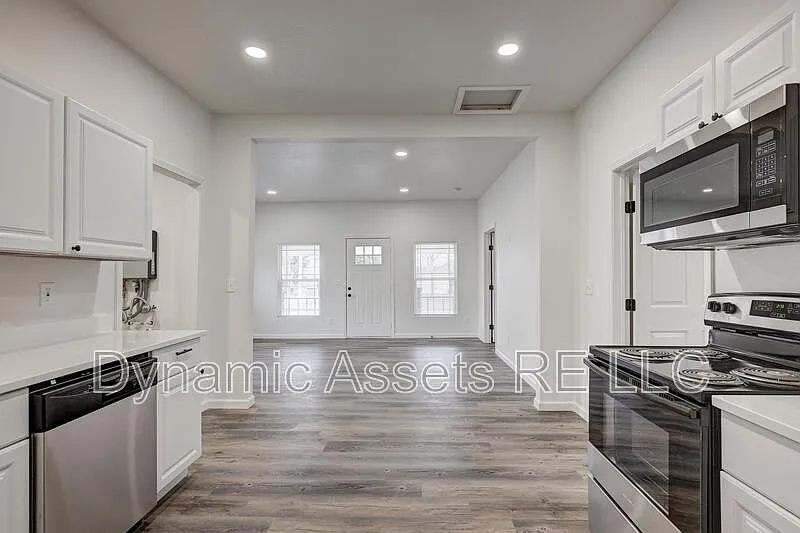 2 bed, 1.0 bath, 875 sqft, $1,195 — Photo 4