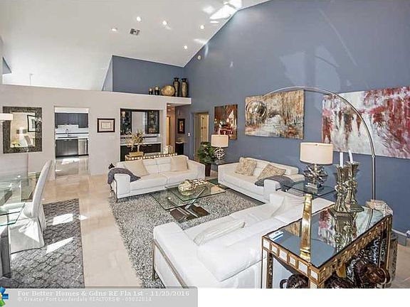 5th image of 4113 Carriage Dr #4
