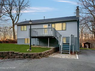 371 Mallard Ln, Bushkill, PA 18324