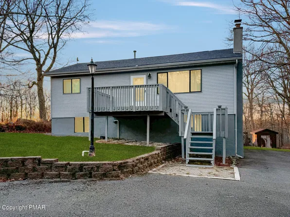 371 Mallard Ln, Bushkill, PA 18324